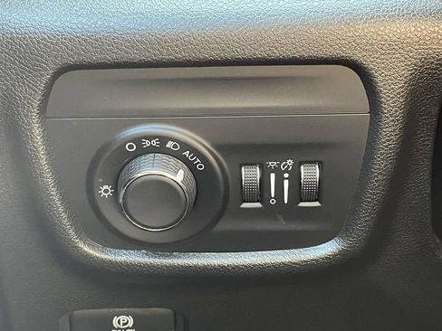 Used 2024 Jeep Grand Cherokee Altitude AWD/4WD image 29