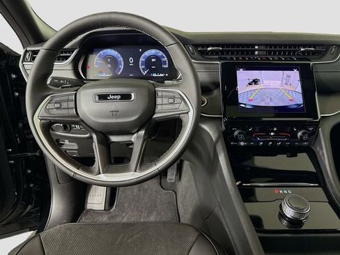 New 2025 Jeep Grand Cherokee Altitude image 21