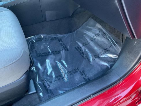 Used 2015 Toyota Corolla LE image 38