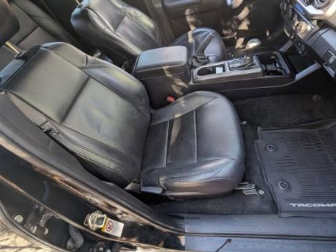 Used 2020 Toyota Tacoma TRD Sport image 18