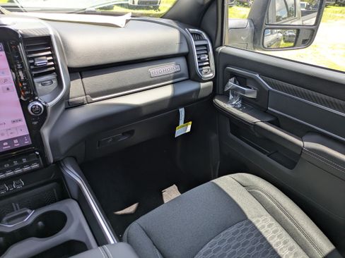 New 2026 RAM 3500 Big Horn AWD/4WD image 15