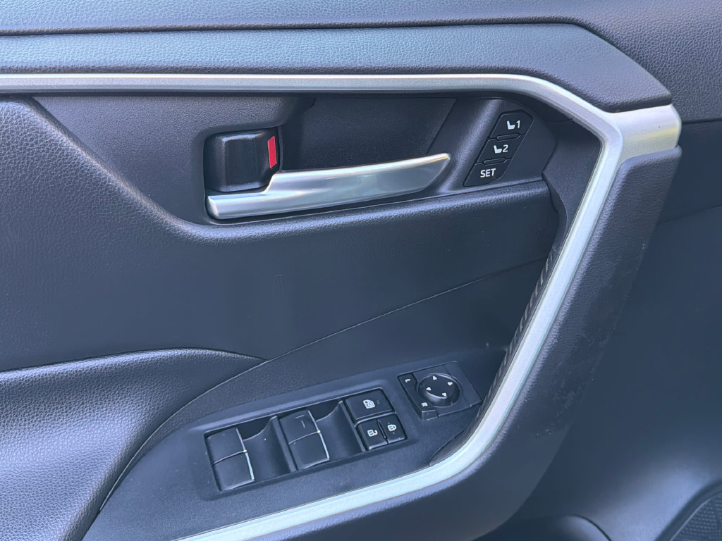 Used 2020 Toyota RAV4 XLE Premium AWD/4WD image 19
