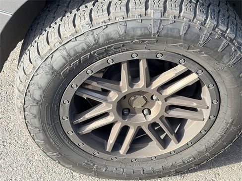 Used 2011 Land Rover Range Rover HSE image 4