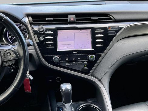 Used 2020 Toyota Camry SE w/ Carpet Mat Package FWD image 6