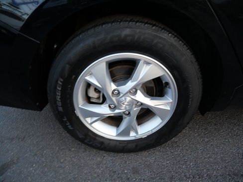 Used 2021 Hyundai Elantra SE image 32