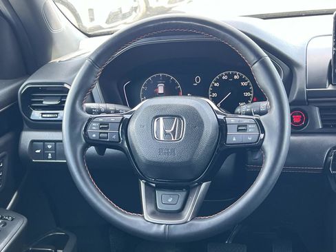 Used 2025 Honda Pilot TrailSport image 8