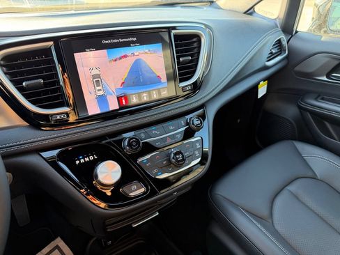 New 2026 Chrysler Pacifica Select FWD image 20