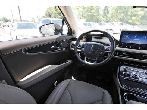 Used 2023 Lincoln Nautilus Reserve w/ Luxury Package AWD/4WD image 6