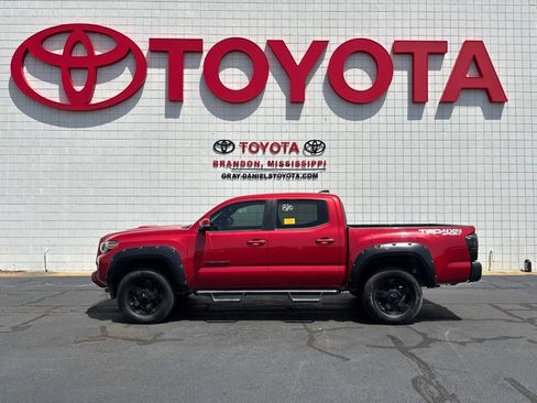 Used 2021 Toyota Tacoma TRD Sport w/ Technology Package RWD image 4