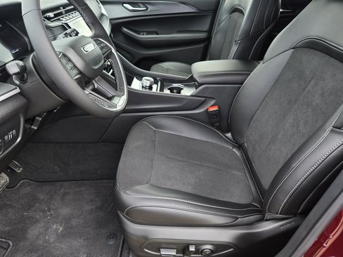 New 2025 Jeep Grand Cherokee L Altitude image 11