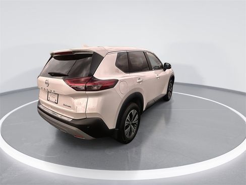 Used 2023 Nissan Rogue SV image 8