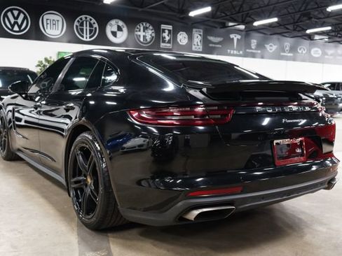 Used 2018 Porsche Panamera RWD image 3