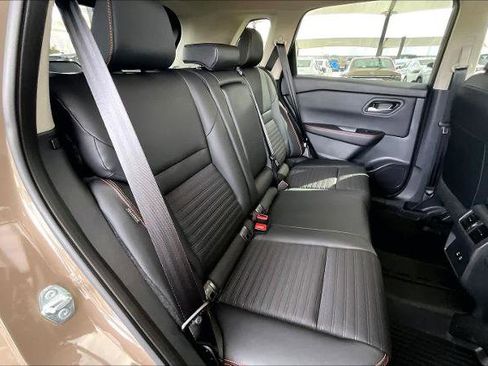 Certified 2025 Nissan Rogue SV image 20