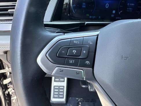 Used 2025 Volkswagen Atlas Cross Sport SEL R-Line image 32