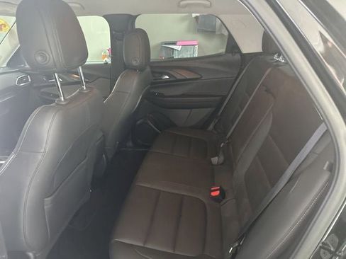 Used 2021 Chevrolet TrailBlazer LT w/ Premium Seating Package FWD image 4