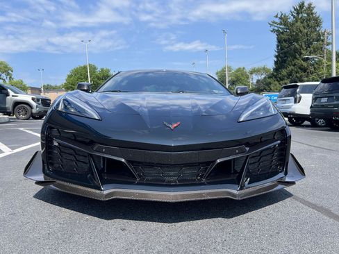 Used 2023 Chevrolet Corvette Z06 w/ Z07 Performance Package RWD image 2