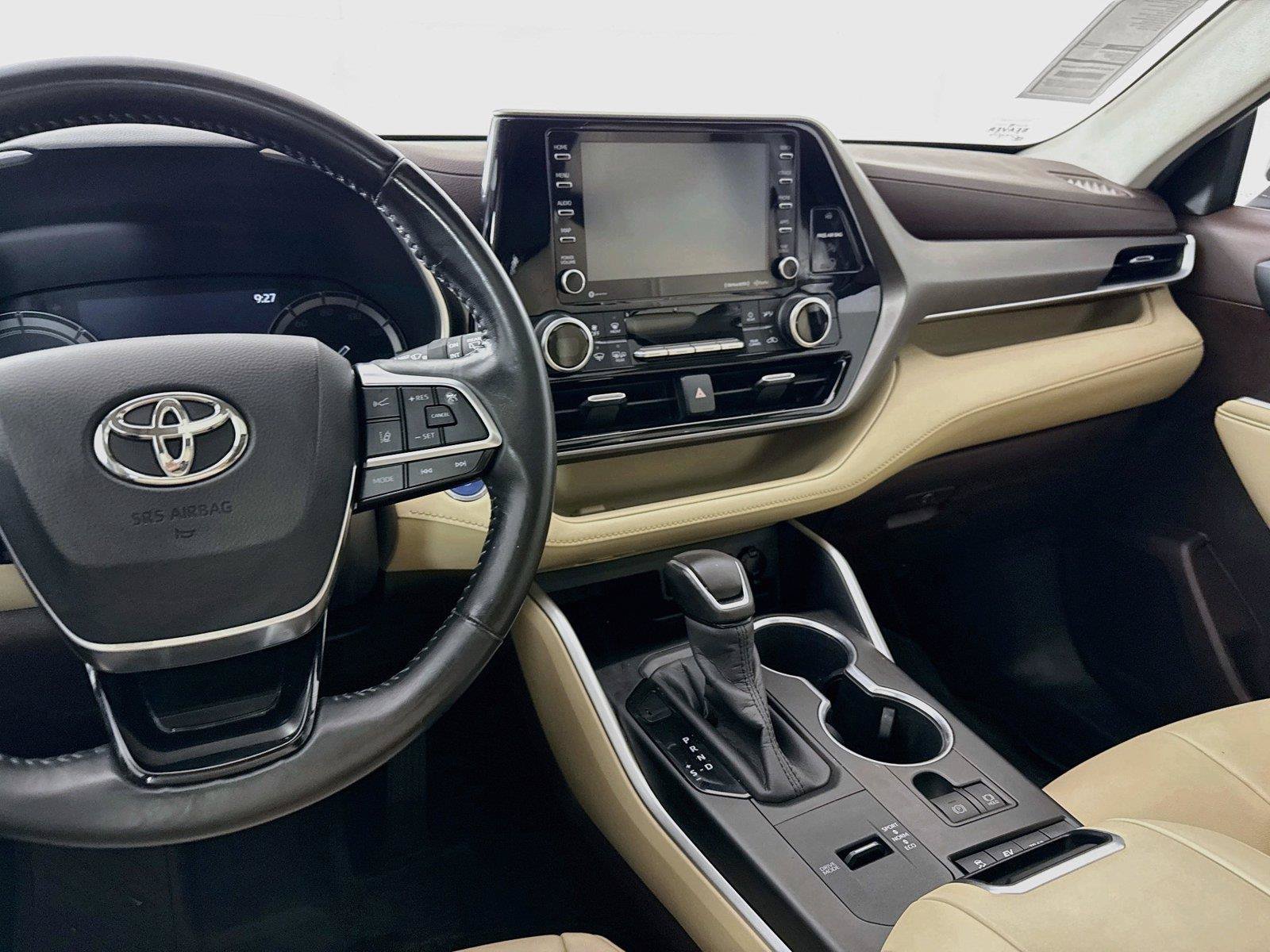 Used 2020 Toyota Highlander XLE AWD/4WD image 32