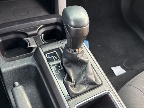 Used 2017 Toyota Tacoma TRD Sport w/ Tow Package (A/T) image 32