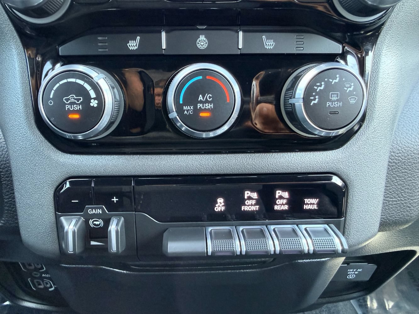 Used 2025 RAM 1500 Big Horn AWD/4WD image 16