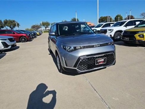 Used 2024 Kia Soul LX w/ LX Technology Package image 2