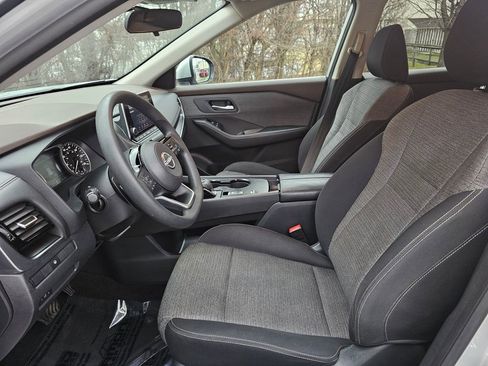 Used 2023 Nissan Rogue SV image 15