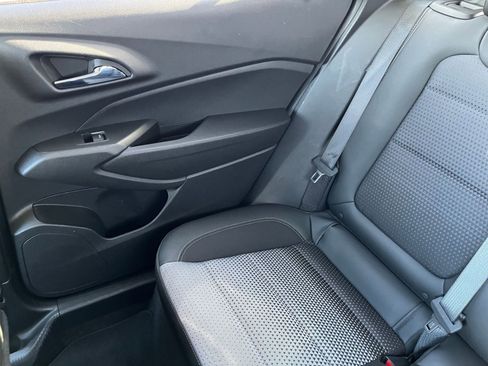 Used 2025 Chevrolet Trax LT image 38