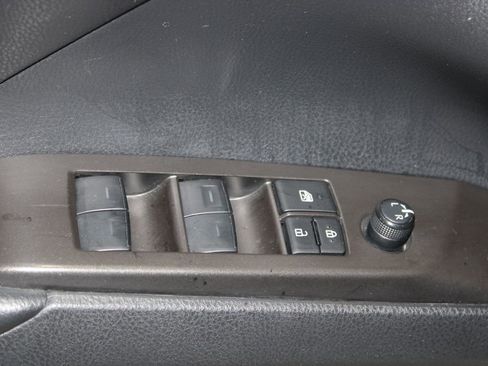 Used 2023 Toyota Camry SE FWD image 9
