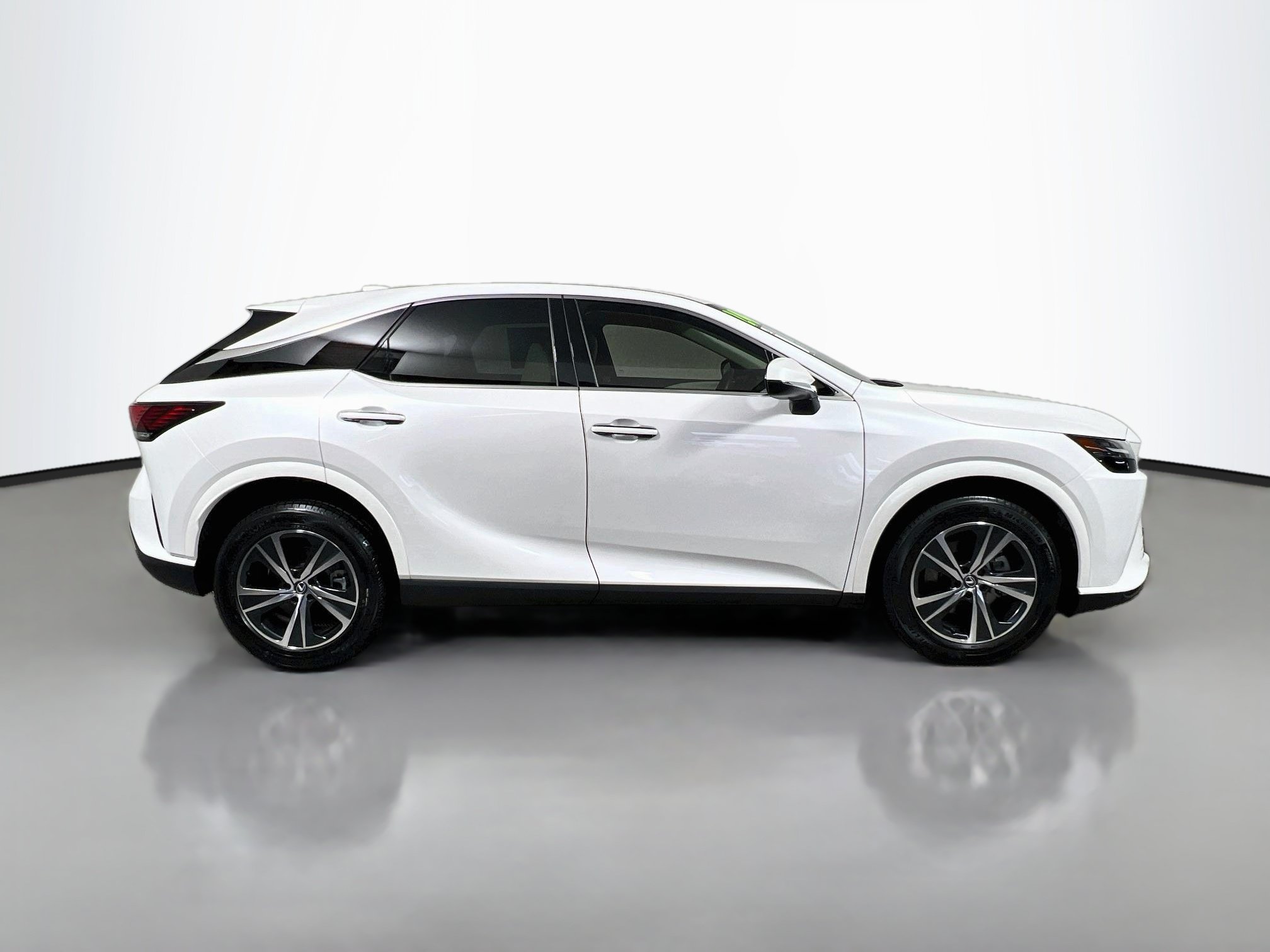 Used 2024 Lexus RX 350 FWD w/ Technology Package image 3