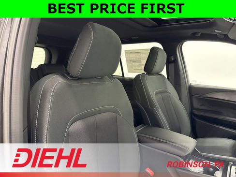 New 2025 Jeep Grand Cherokee Laredo w/ Luxury Tech Group I image 14