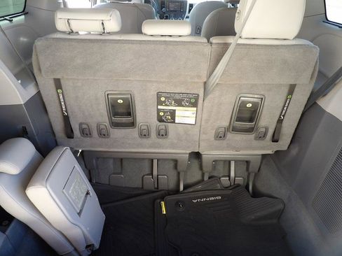 Used 2020 Toyota Sienna XLE image 27