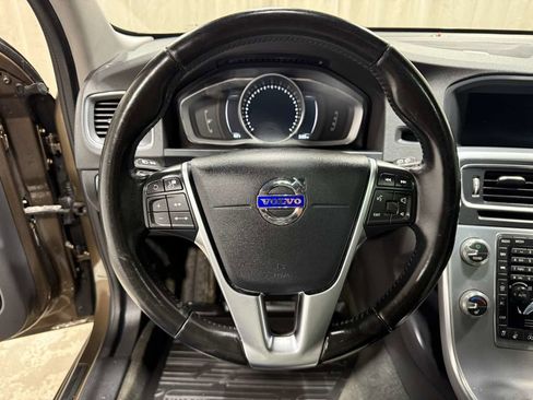 Used 2018 Volvo V60 T5 Cross Country Platinum image 11