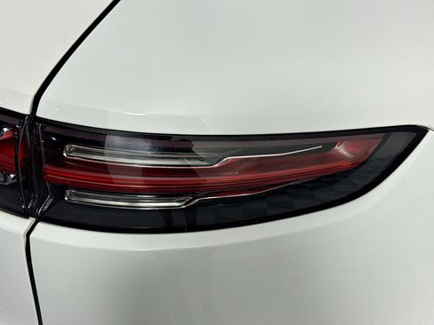 Used 2020 Porsche Cayenne image 32