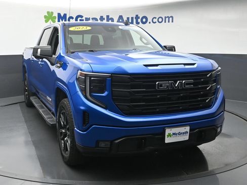 Used 2023 GMC Sierra 1500 Elevation w/ Elevation Premium Package AWD/4WD image 5