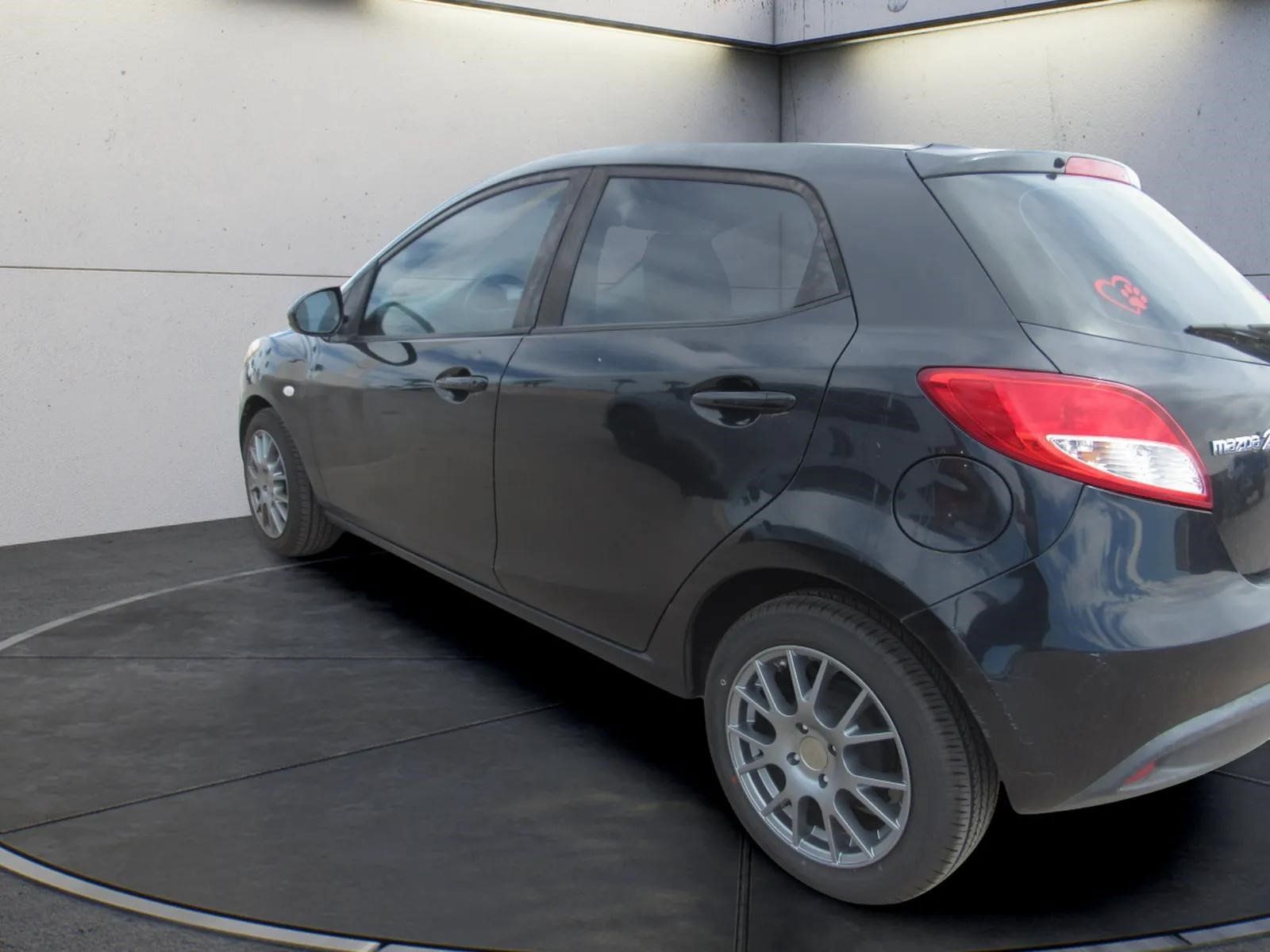 Used 2014 MAZDA MAZDA2 Sport FWD image 3