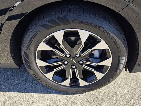 Used 2024 Kia Carnival EX image 17