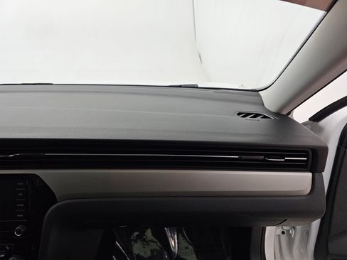 Used 2021 Volkswagen Passat 2.0T SE image 16