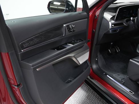 Used 2026 Cadillac Vistiq Platinum w/ LPO, Floor Liner Package AWD/4WD image 37