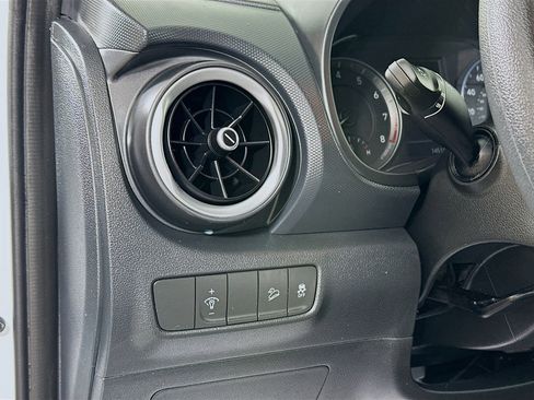 Certified 2023 Hyundai Kona SEL AWD/4WD image 10