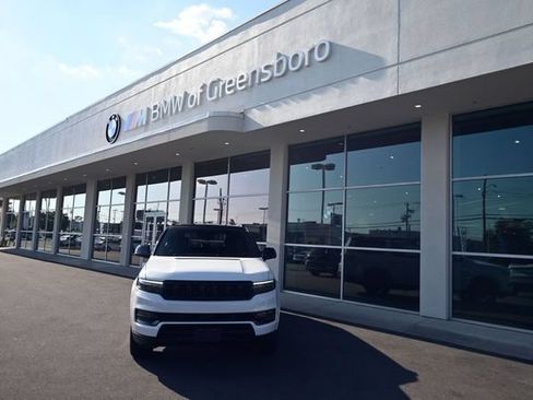 Used 2023 Jeep Grand Wagoneer Series II AWD/4WD image 3