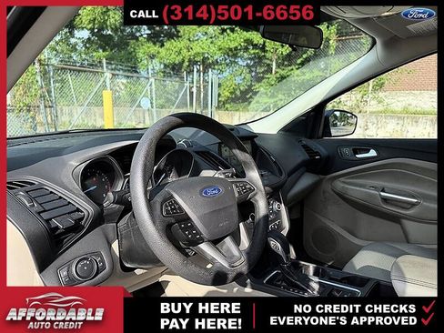 Used 2018 Ford Escape SE w/ SE Sync 3 Package FWD image 9