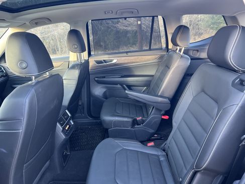 Certified 2025 Volkswagen Atlas SEL image 31