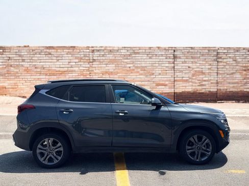 Used 2023 Kia Seltos S w/ Navigation Package FWD image 13