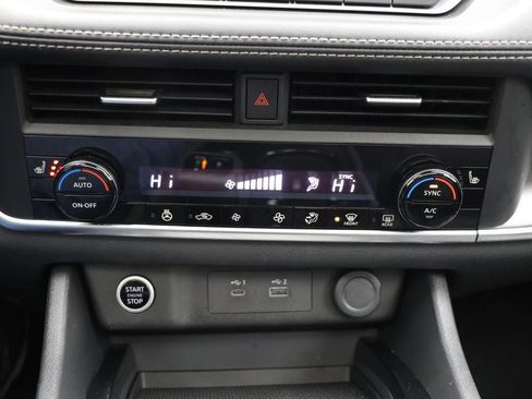 Used 2023 Nissan Rogue SV w/ SV Premium B Package image 22