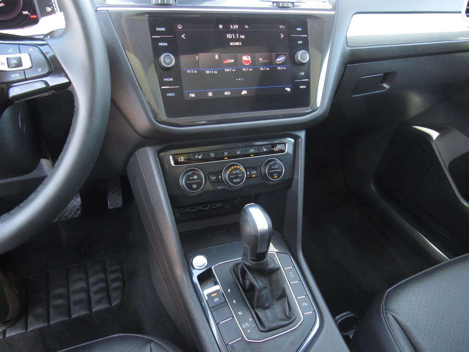 Used 2020 Volkswagen Tiguan SE R-Line FWD image 18