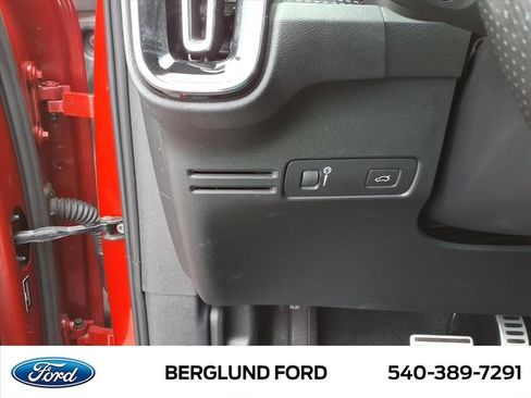 Used 2021 Volvo XC40 T5 R-Design w/ Climate Package AWD/4WD image 18