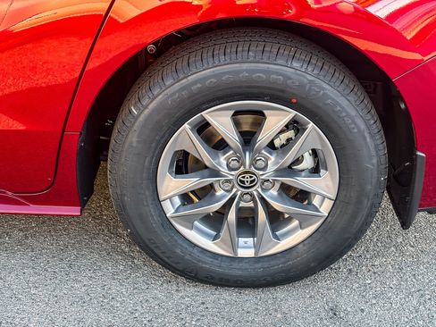 New 2026 Toyota Sienna XLE image 12