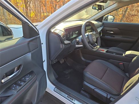 New 2026 Nissan Kicks SR w/ SR Premium Package AWD/4WD image 10