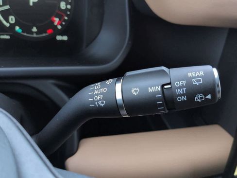 New 2026 Land Rover Defender 110 X-Dynamic SE image 27