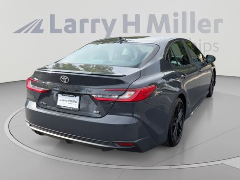 Used 2025 Toyota Camry SE FWD image 5