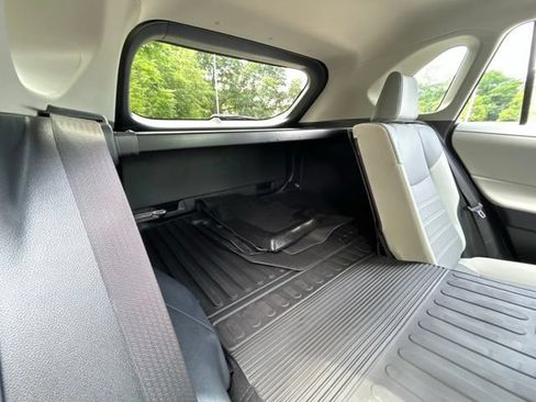 Used 2022 Toyota RAV4 XLE Premium AWD/4WD image 39